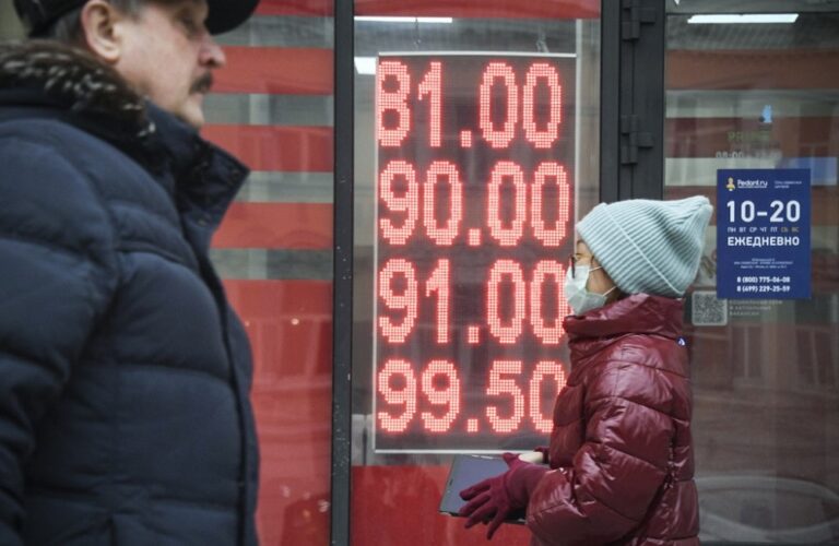 Moscow residents brace for Western sanctions