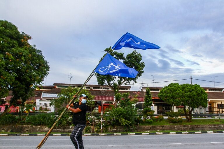 Johor polls: Cops probing flag-burning incidents of political parties in Layang-Layang state constituency, says police chief