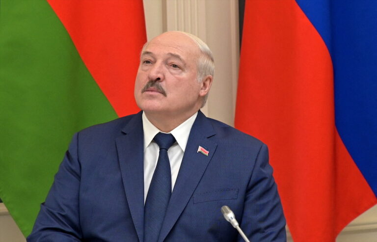 Belarus votes to give up non-nuclear status