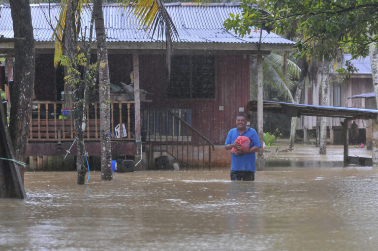 Floods: Situation worsens in Terengganu, Kelantan