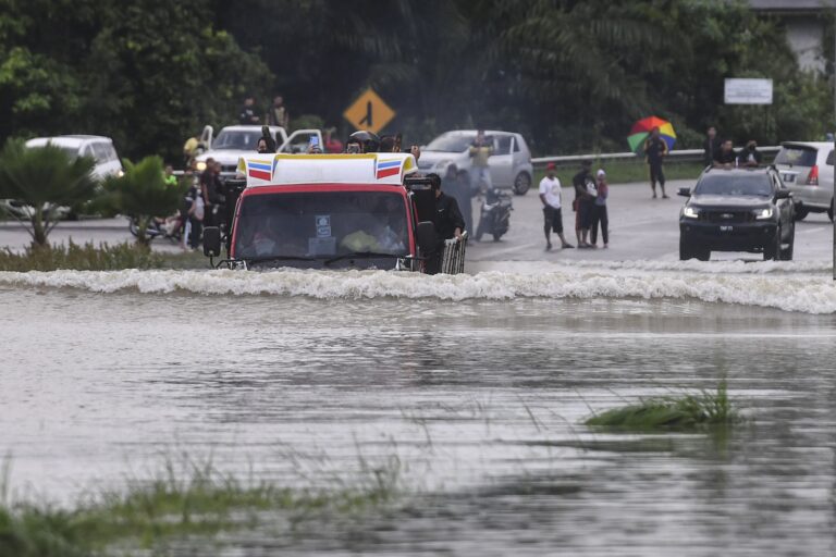 Flood situation worsens in Kelantan and Terengganu