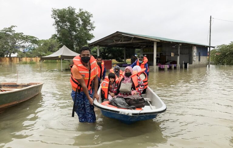 Number of flood evacuees in Terengganu, Kelantan increases to 22,450