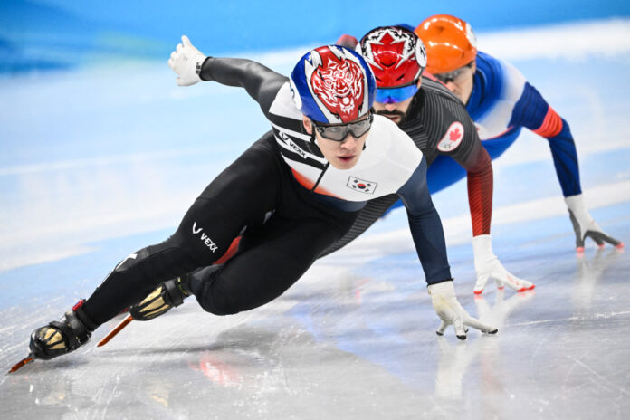 Hwang gives S. Korea first short track medal in Beijing with 1,500m gold