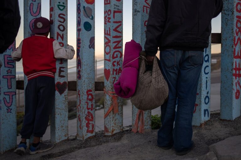 Mexican authorities intercept more than 1,000 migrants in one day