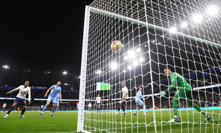 Kane sinks Man City to open up title race
