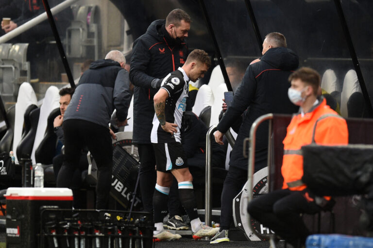 Newcastle’s Trippier faces spell on sidelines after breaking foot