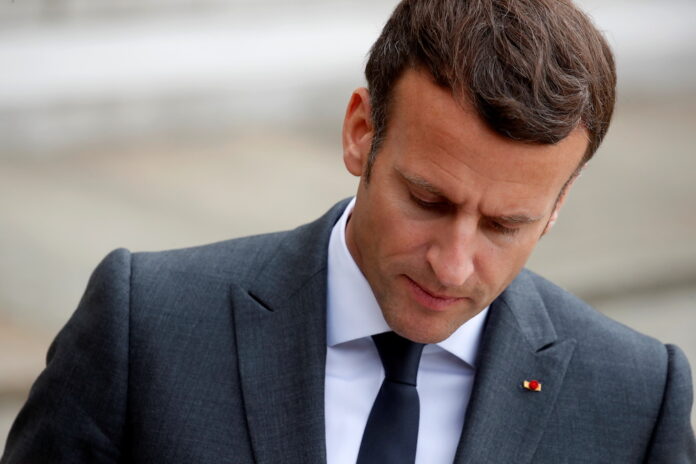 Russia plays down hope of breakthrough ahead of Macron-Putin talks