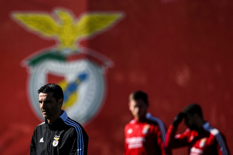 Ajax ‘one of the best teams’, but Benfica’s Verissimo sees ‘weaknesses’