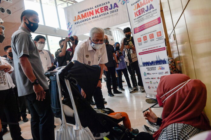 Govt holding engagement sessions on RM1,500 minimum wage, says PM