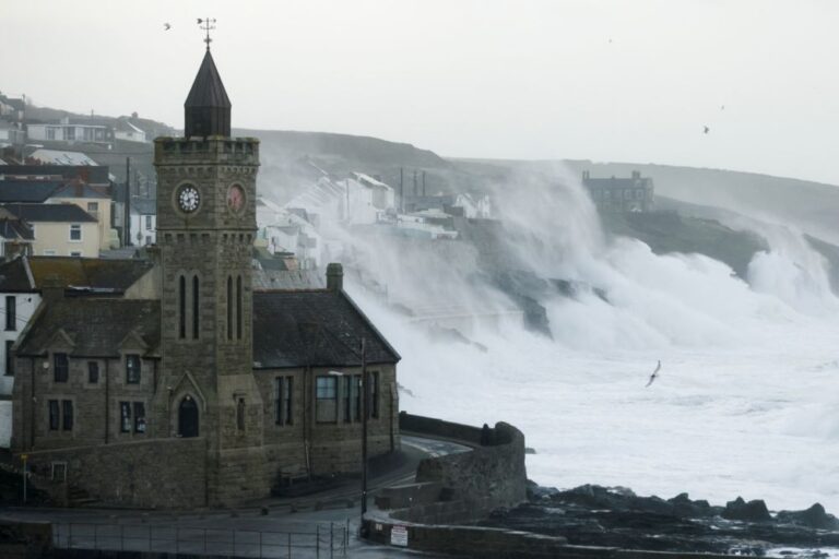 London gets first red weather warning as ‘Storm Eunice’ hits