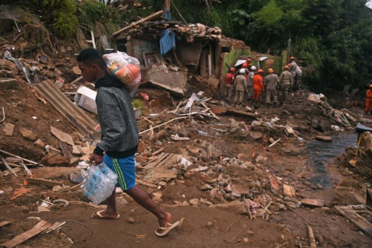 Toll mounts as Brazil storm rescuers retrieve more bodies