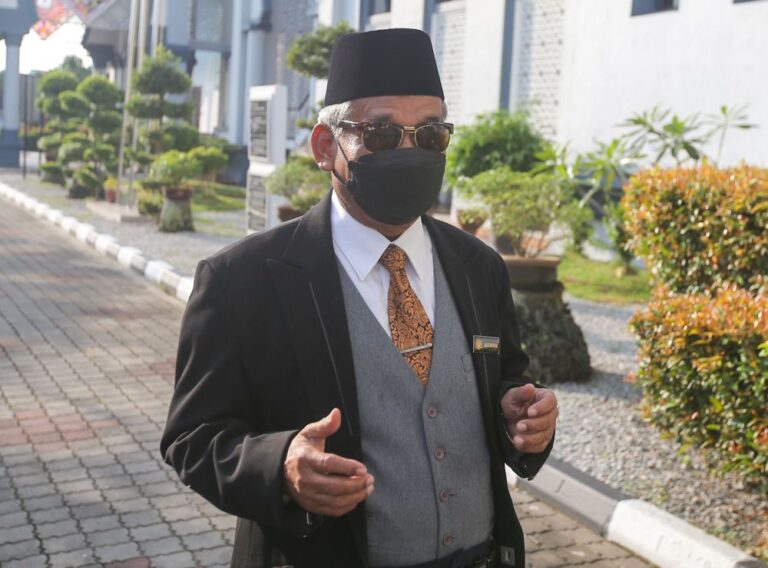 Under probe for insulting Islam, 'Raja Bomoh' plans to perform ritual to ward off Covid-19 for Johor poll