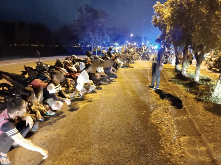 Kuching cops arrest three youths for allegedly pulling off ‘Superman stunt’ on motorcycle