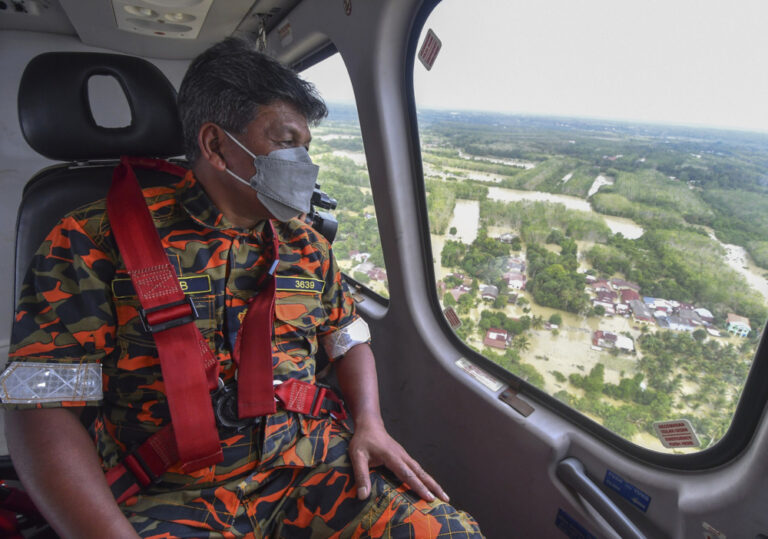 Fire and Rescue Dept distributes over 1.1 tonnes of food supplies to flood victims in Kelantan, Terengganu