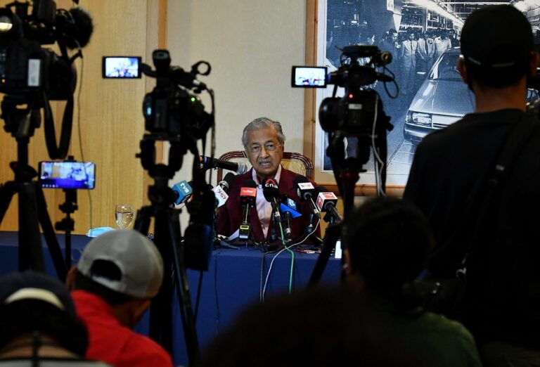If I had cronies I would’ve taken care of them myself, Dr Mahathir tells Najib