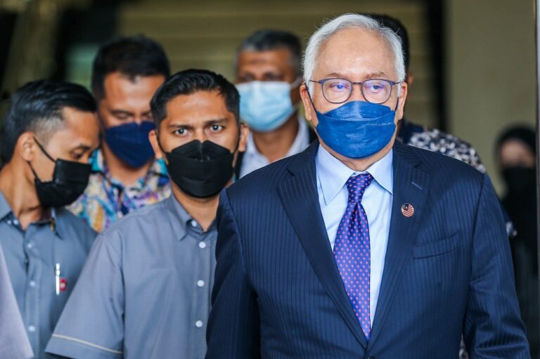 Najib seeks to set aside court order over asset freeze, limiting him to RM100,000 monthly