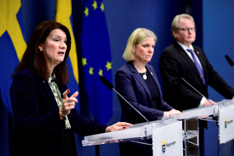 Sweden, Finland firm on staying out of Nato