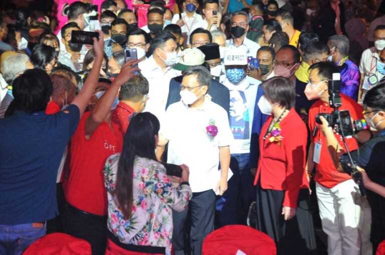 Former Johor Bersatu state chief accidentally revealed as Warisan state coordinator in technical glitch