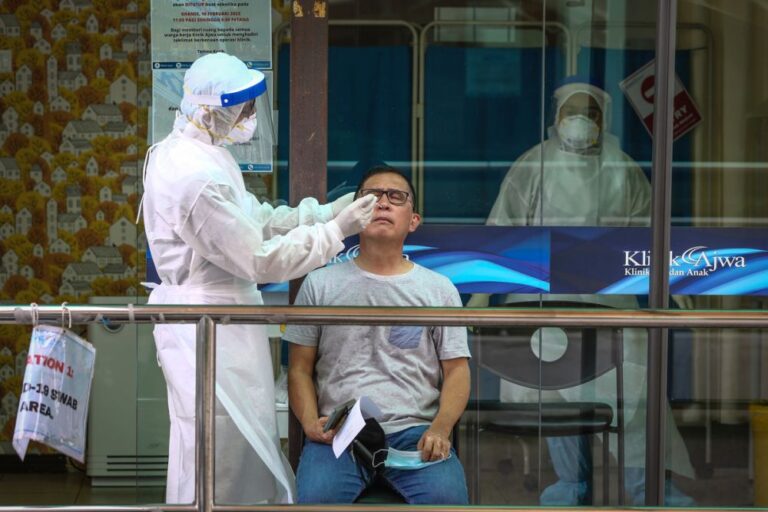 Malaysia records slight uptick in new Covid-19 cases with 27,179 infections