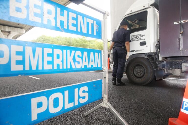 No compromise on foreign vehicles violating traffic regulations