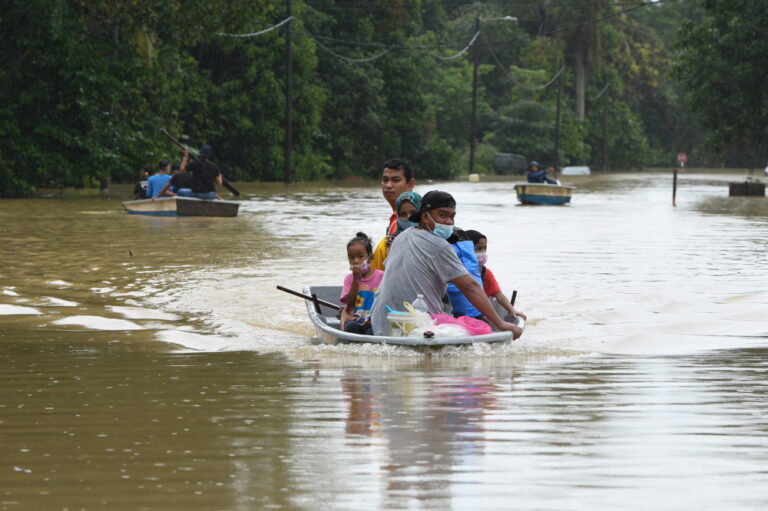 Number of flood victims in Kelantan, Terengganu continues to rise