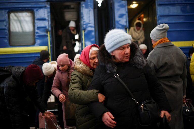 US to welcome up to 100,000 Ukrainians fleeing war