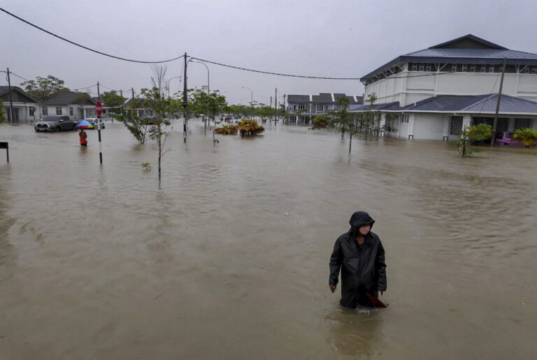 Deputy IGP: 10 police stations, 11 GOF control posts damaged in Kelantan, Terengganu floods