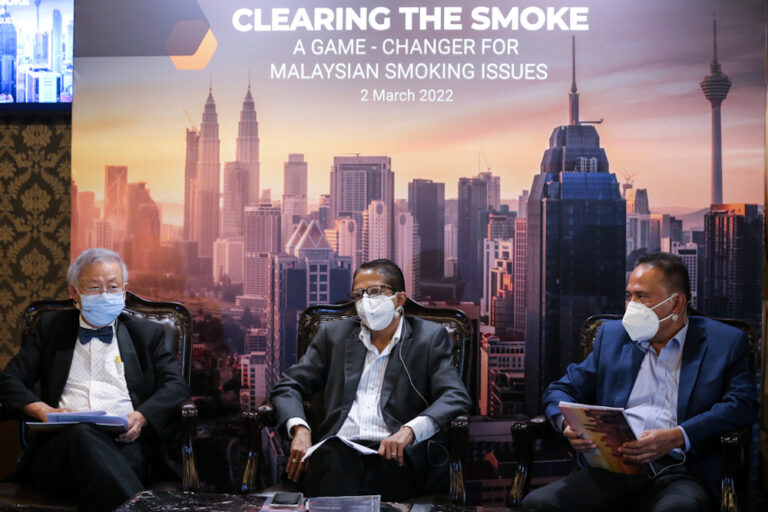 Expert panel: Vaping can play game-changing role in helping reduce number of smokers in Malaysia