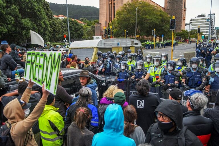 Riot police move in on New Zealand anti-vax protest