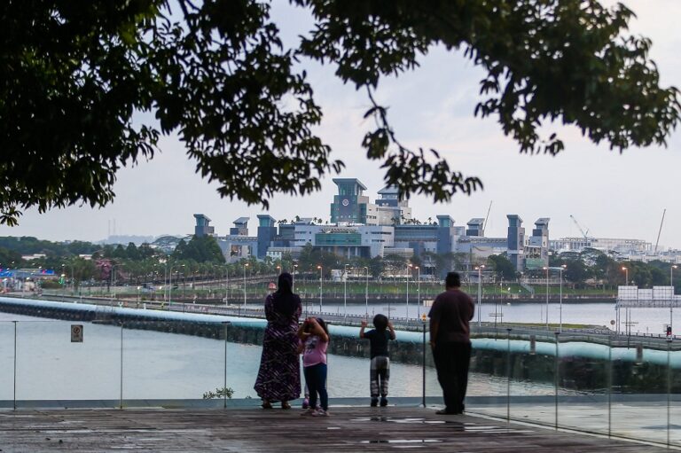 JB folk welcome reopening of Malaysia-Singapore land border, say will be boon to economy