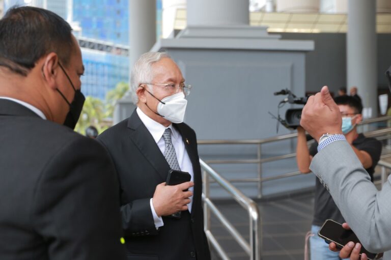 Claiming discovery of trial judge’s previous role in bank, Najib’s lawyer seeks retrial over SRC International case