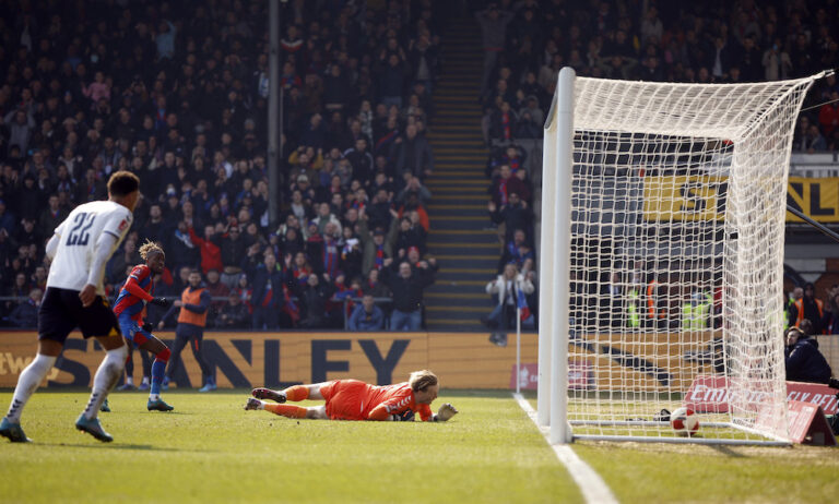 Palace outclass Everton to cruise into FA Cup semi-finals