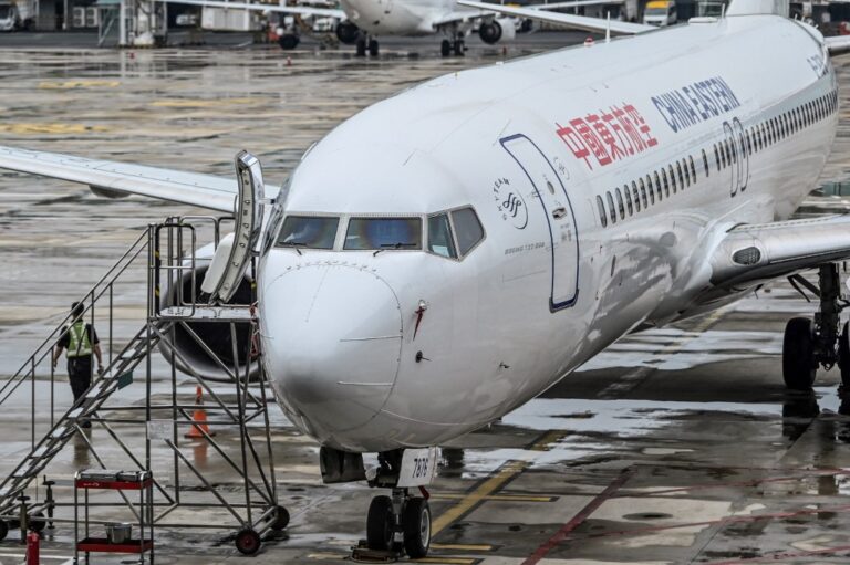 Chinese Boeing crashes with 132 on board, no sign of survivors