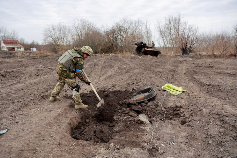 Ukraine defence ministry: No sign of Russian forces pulling back from Kyiv