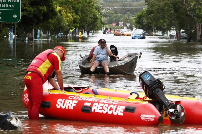 Half a million face flood evacuation as Sydney braces for more heavy rains
