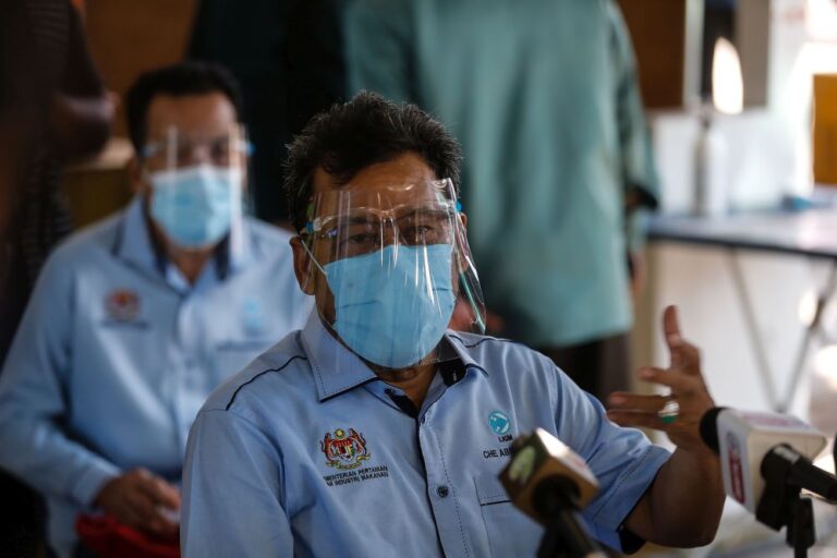 Tumpat MP braves floodwaters to extend help to residents