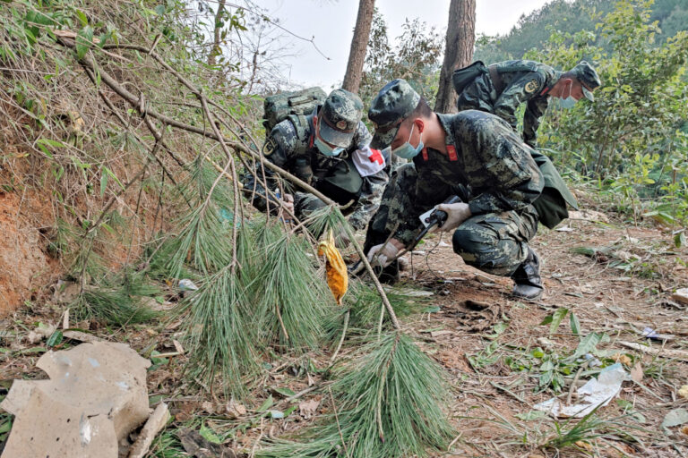 Chinese search team yet to find second black box from plane crash