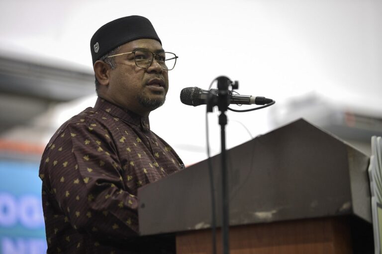 Khairuddin says will channel all monthly MP allowance to PAS until GE15 after quitting party