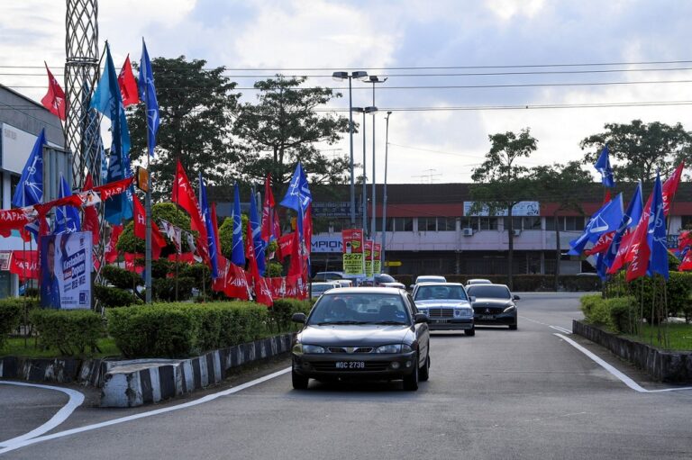 Johor polls: Candidates taking full advantage of extended campaigning hours