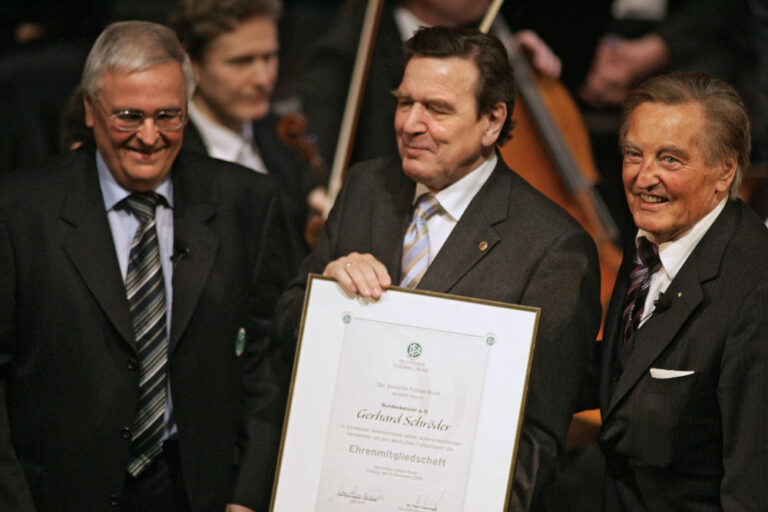 German FA latest to cancel Schroeder’s membership over Russia links