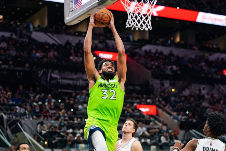 Towns scores season-high 60 points as Wolves maul Spurs in NBA