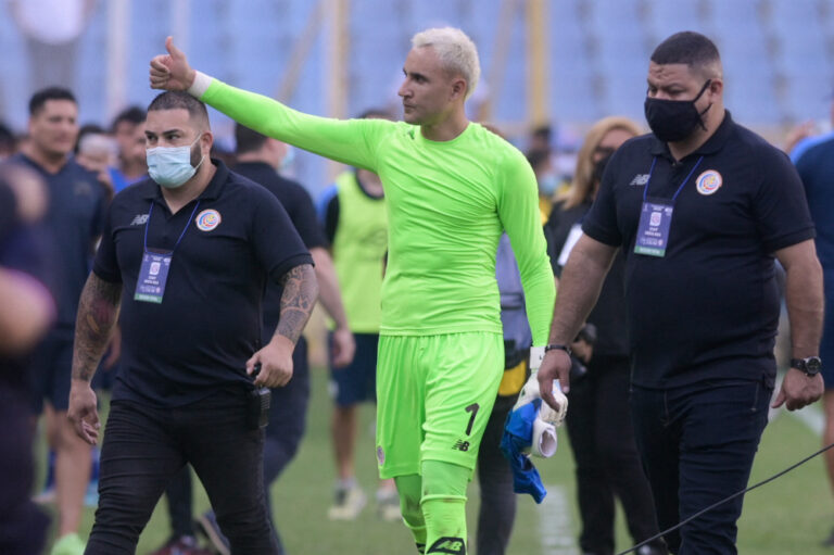 PSG star Navas takes in Ukrainian refugees