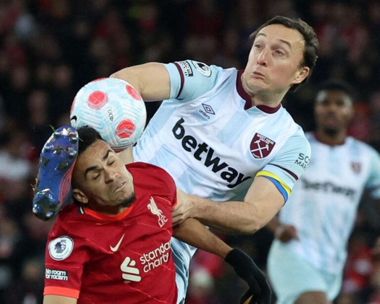 Liverpool close gap on Man City, Chelsea thrash Burnley