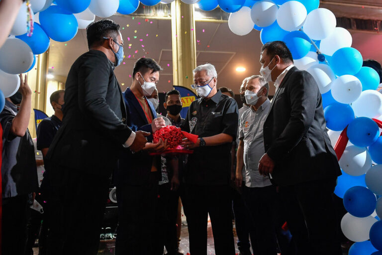 PM: Govt will ensure continued development of SMEs