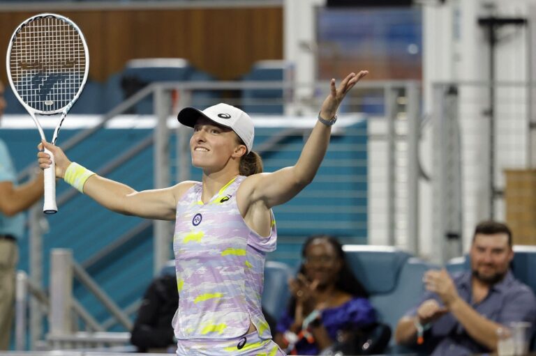 Iga Swiatek becomes new WTA World No.1 with Miami win