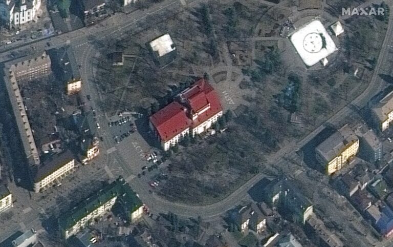 Ukrainian theatre sheltering 'more than 1,000' civilians bombed