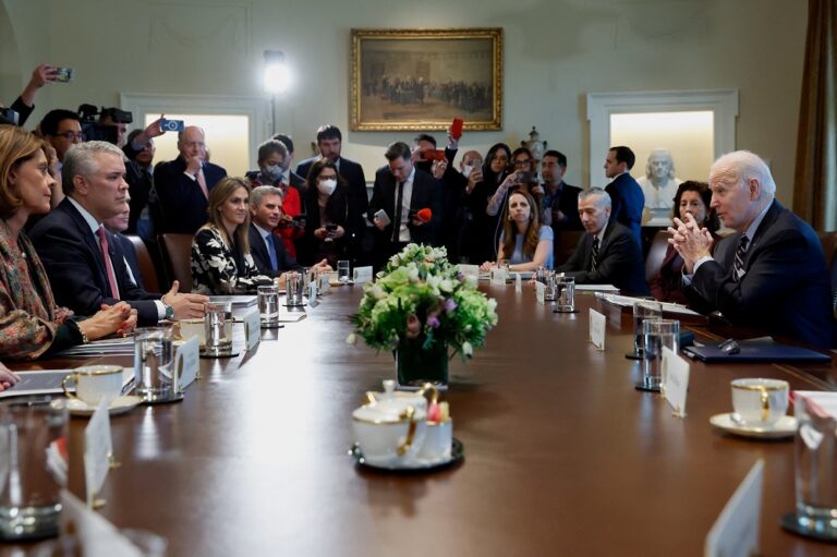 Biden meets top Ukrainian ministers in Warsaw