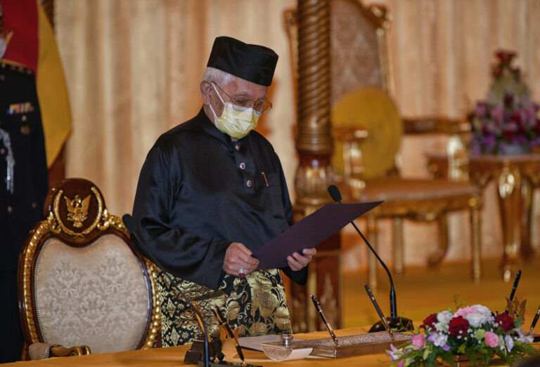 Taib Mahmud takes oath of office as Yang Di-Pertua Negeri of Sarawak for third term