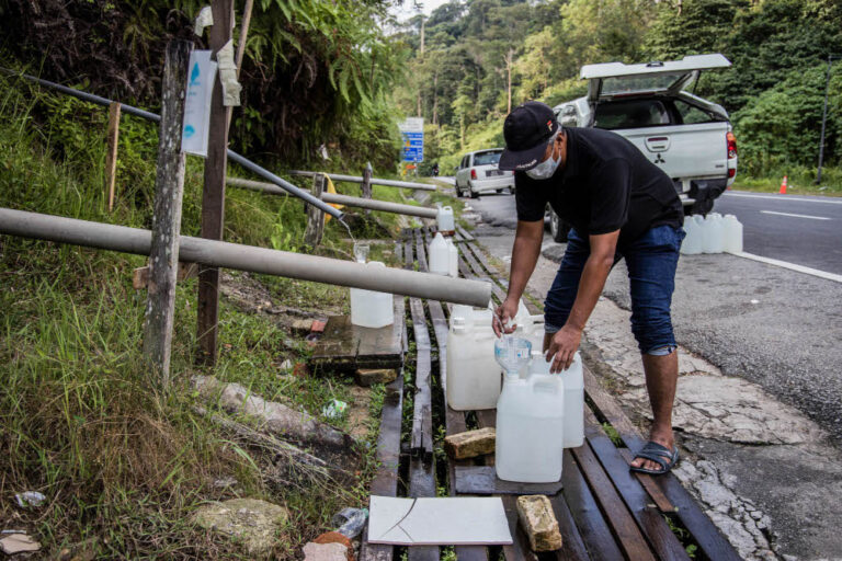 Air Selangor: Repairs to burst pipe in Klang completed, full water supply by 4pm