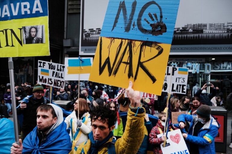 At New York protest, thousands call for Western intervention in Ukraine
